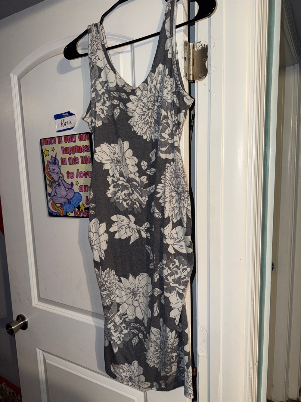 Sleeveless Midi Dress with White Floral Print on Gray